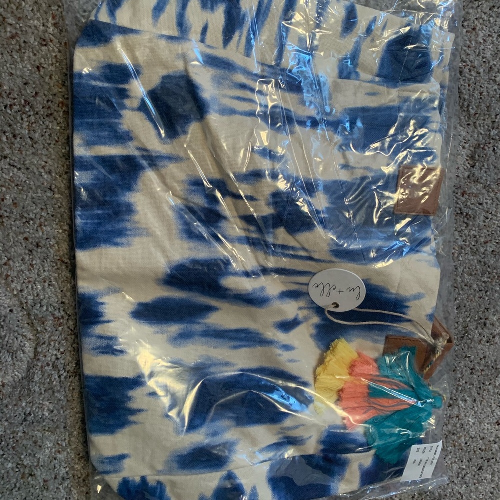 NWT lu + Elle tie dye Laguna tote